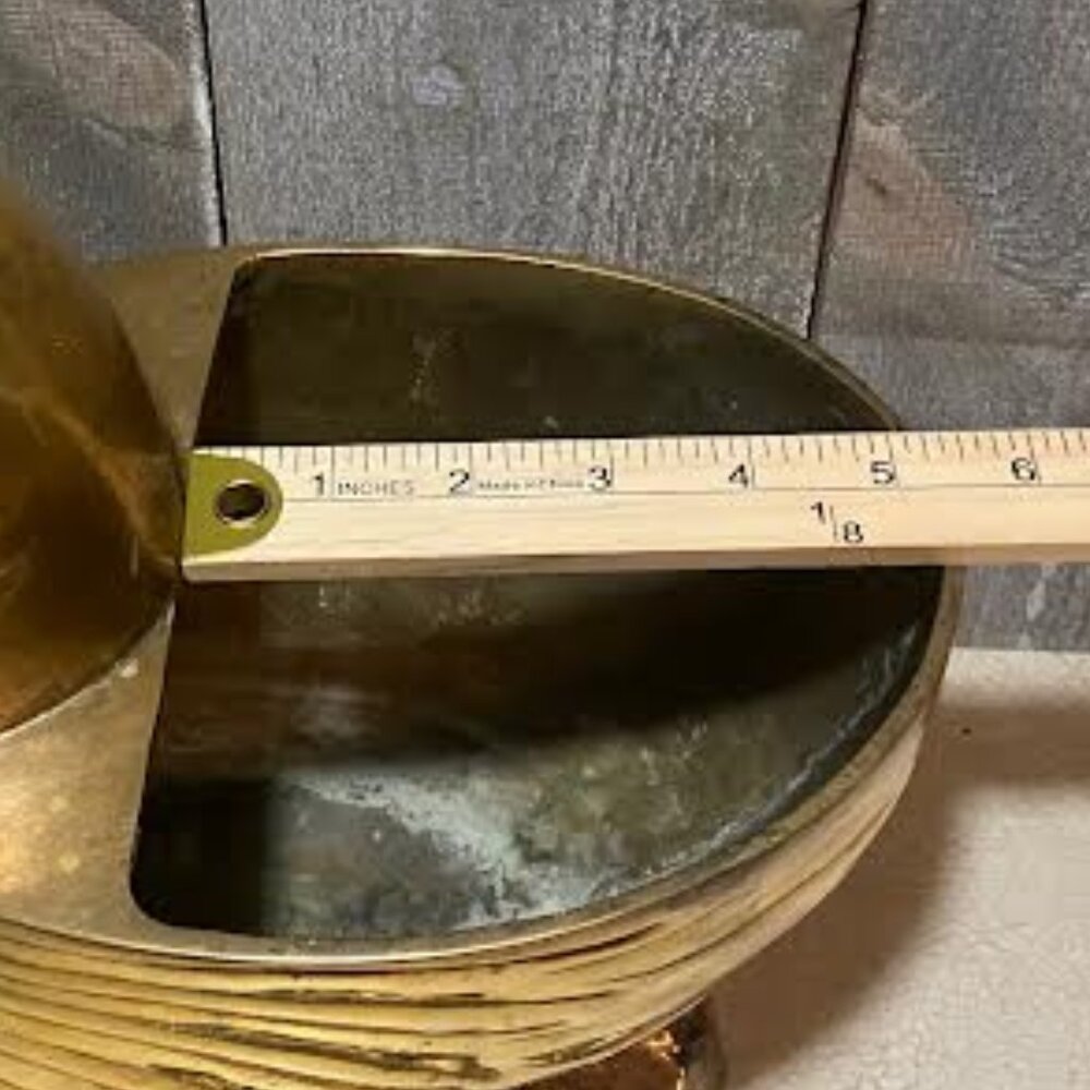 Large, heavy, Brass shell planter - Picture 7 of 7